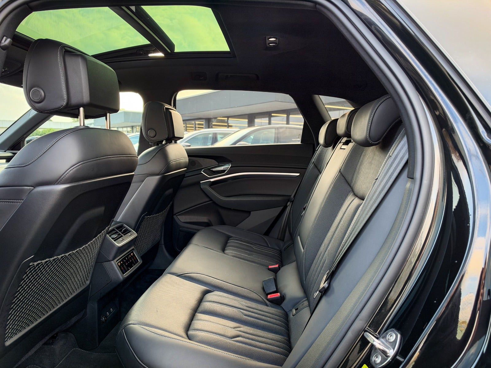 Sort Audi Q8 e-tron fra 2024