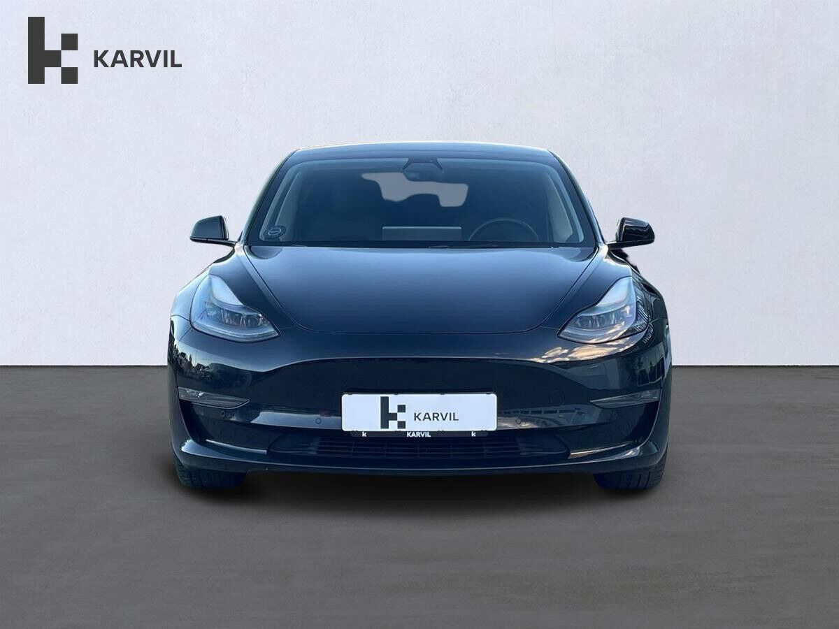 Sort Tesla Model 3 fra 2021