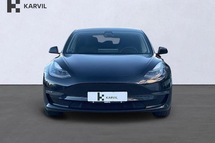Sort Tesla Model 3 fra 2021