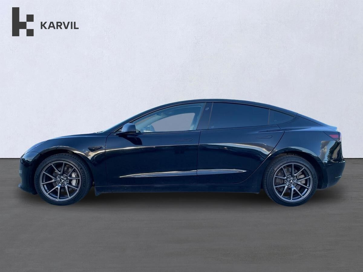 Sort Tesla Model 3 fra 2021