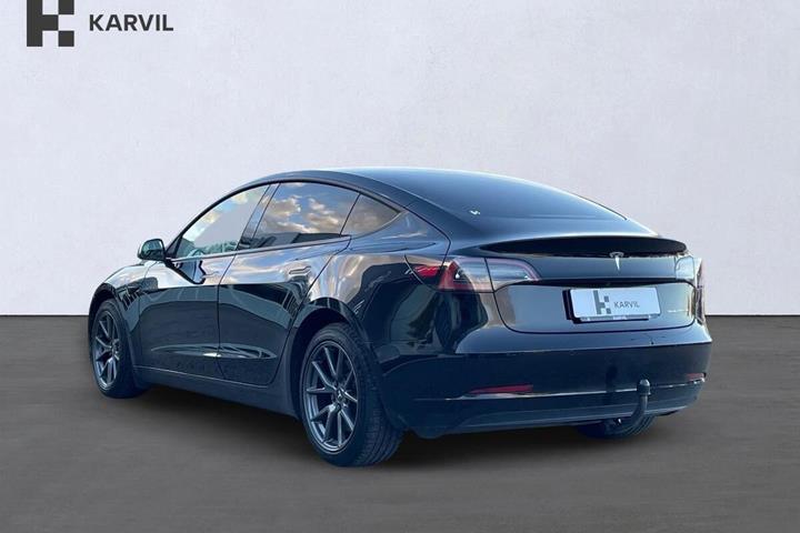 Sort Tesla Model 3 fra 2021