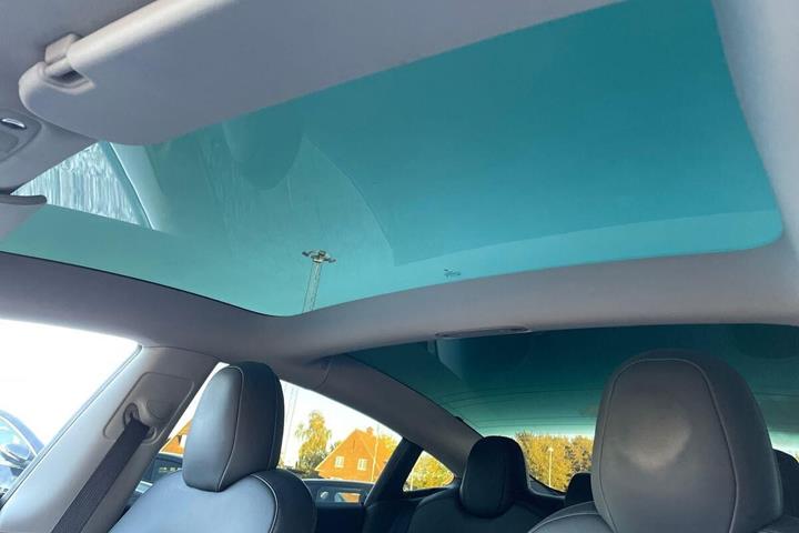 Sort Tesla Model 3 fra 2021