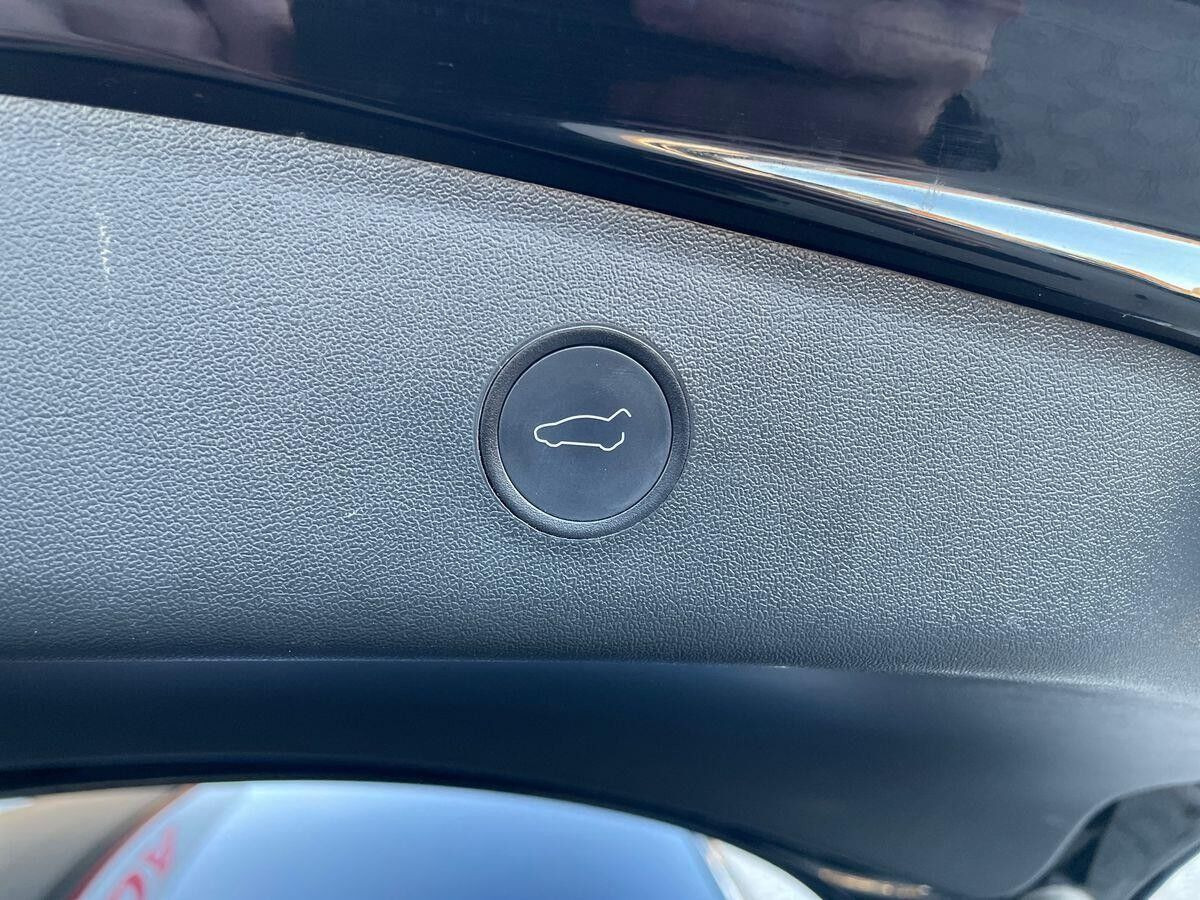 Sort Tesla Model 3 fra 2021
