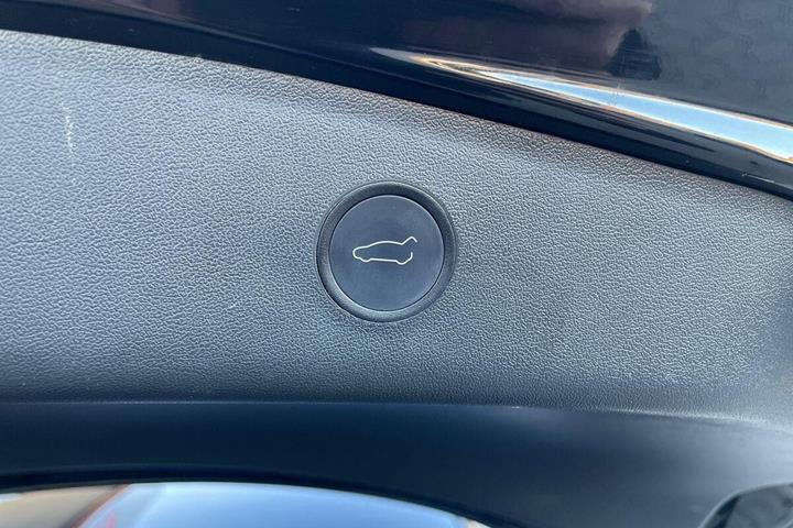 Sort Tesla Model 3 fra 2021