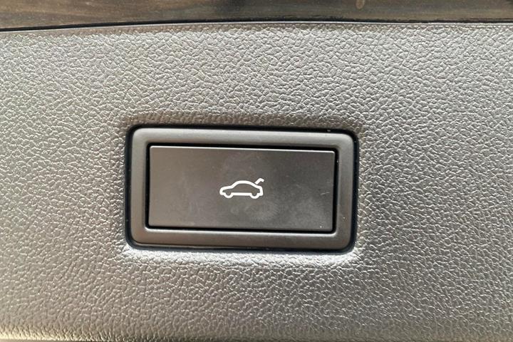 Sort Ford Explorer fra 2025