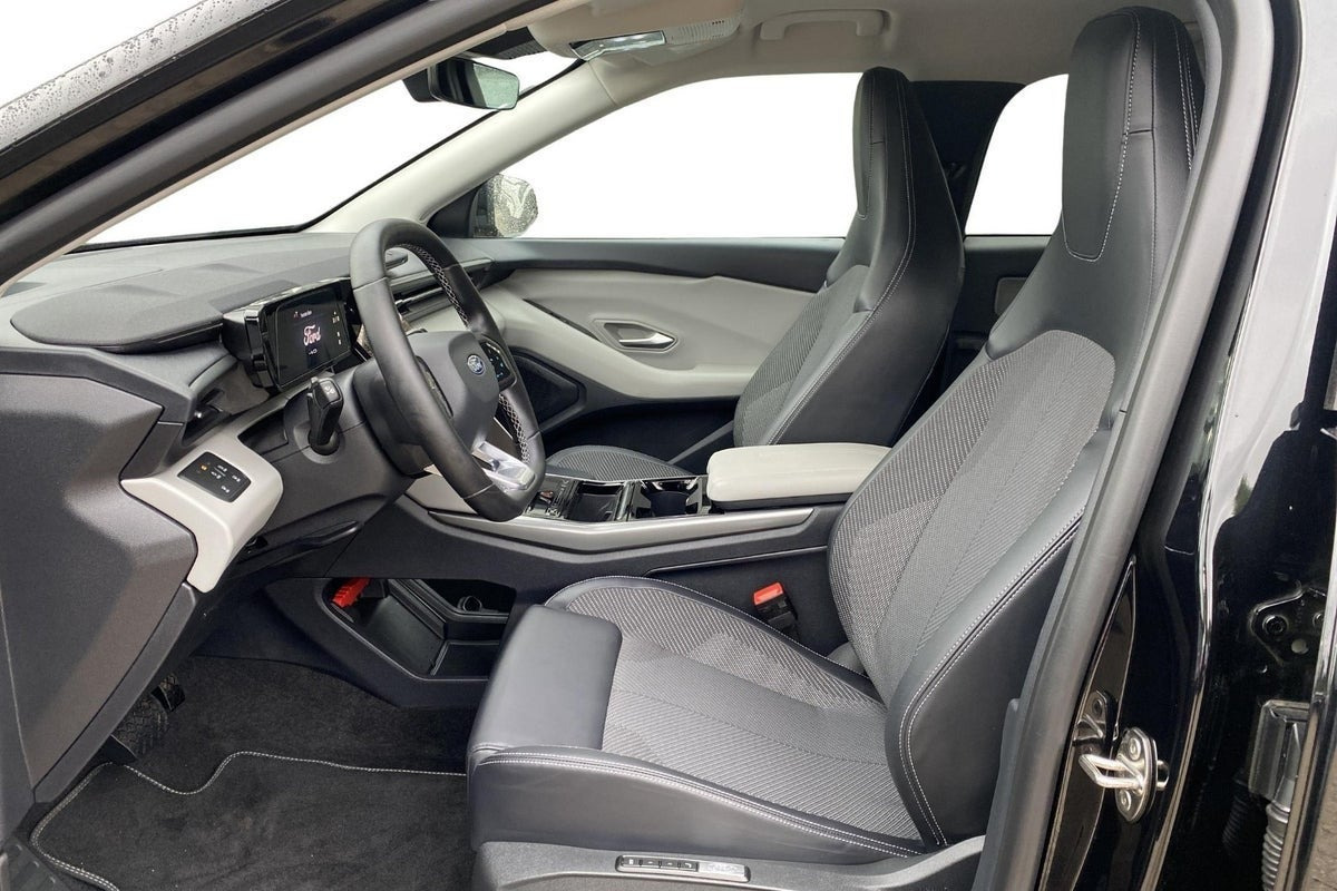 Sort Ford Explorer fra 2025