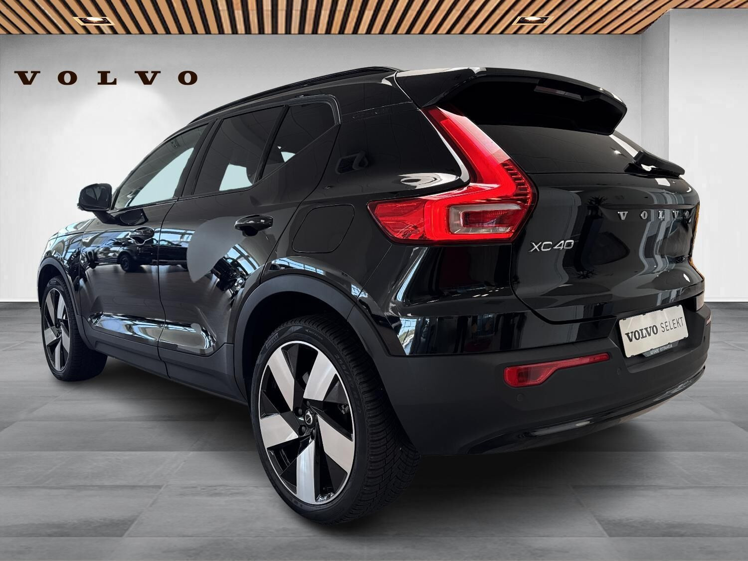 Sort Volvo XC40 fra 2024
