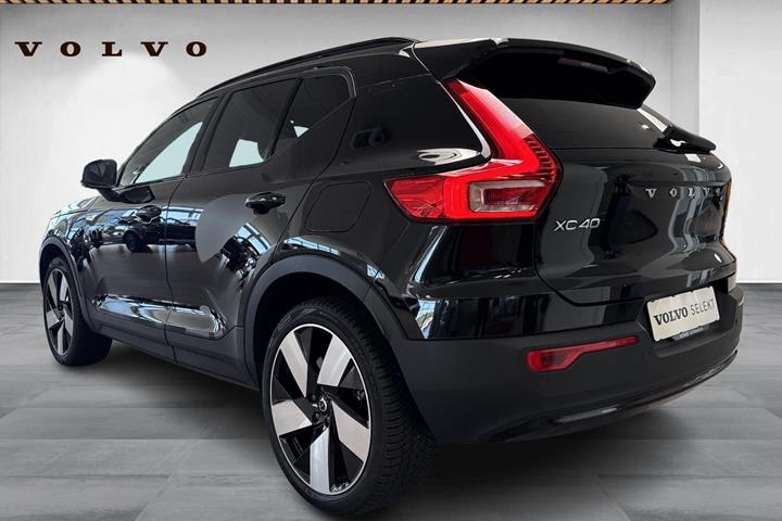 Sort Volvo XC40 fra 2024