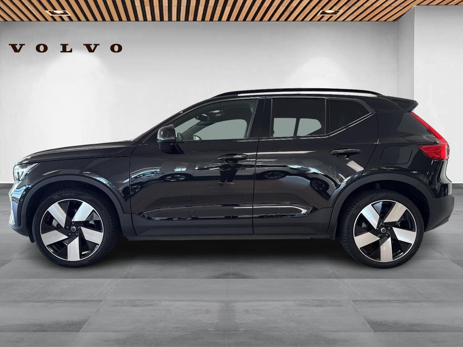 Sort Volvo XC40 fra 2024