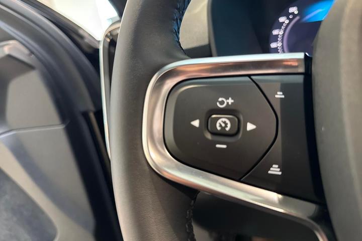 Sort Volvo XC40 fra 2024