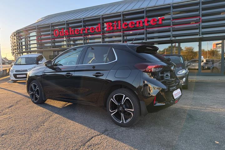Sort Opel Corsa fra 2022