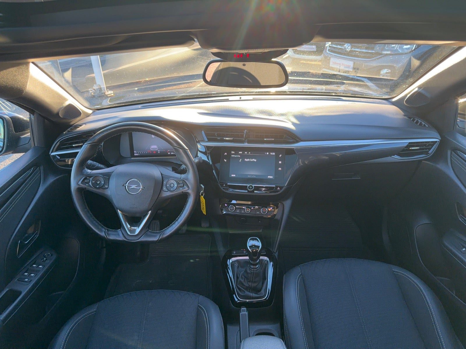 Sort Opel Corsa fra 2022