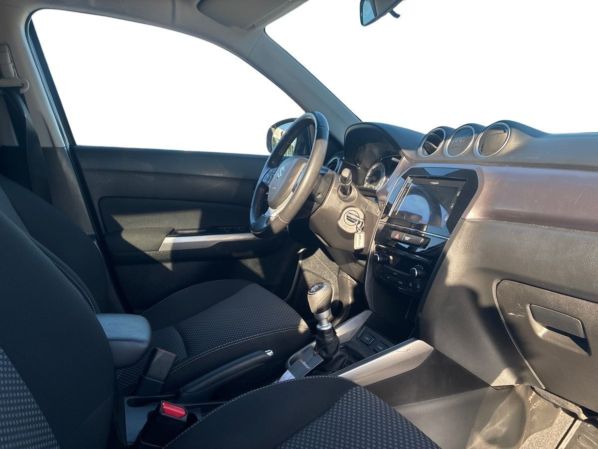 Sølv Suzuki Vitara fra 2019