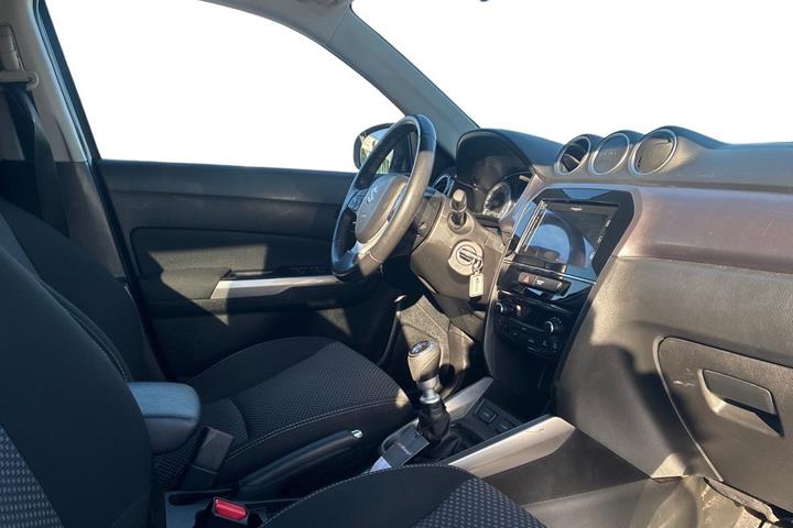 Sølv Suzuki Vitara fra 2019