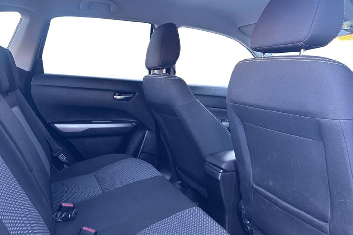 Sølv Suzuki Vitara fra 2019