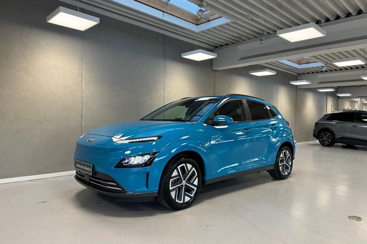 Blå Hyundai Kona fra 2023