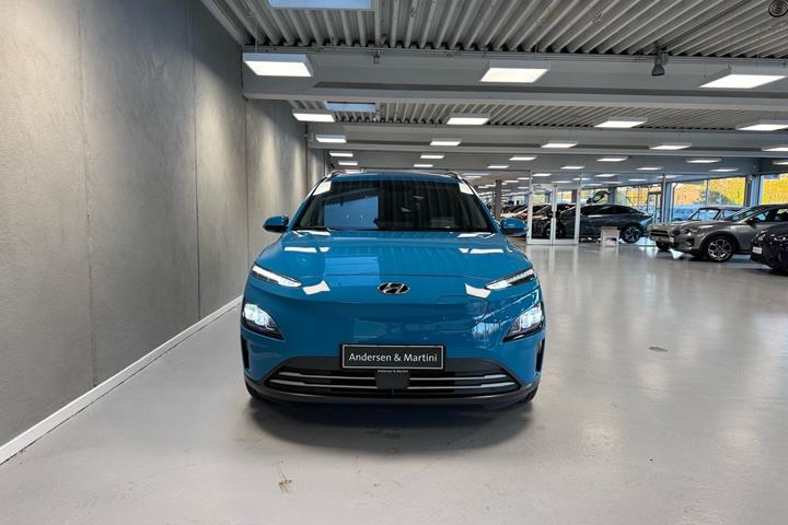 Blå Hyundai Kona fra 2023