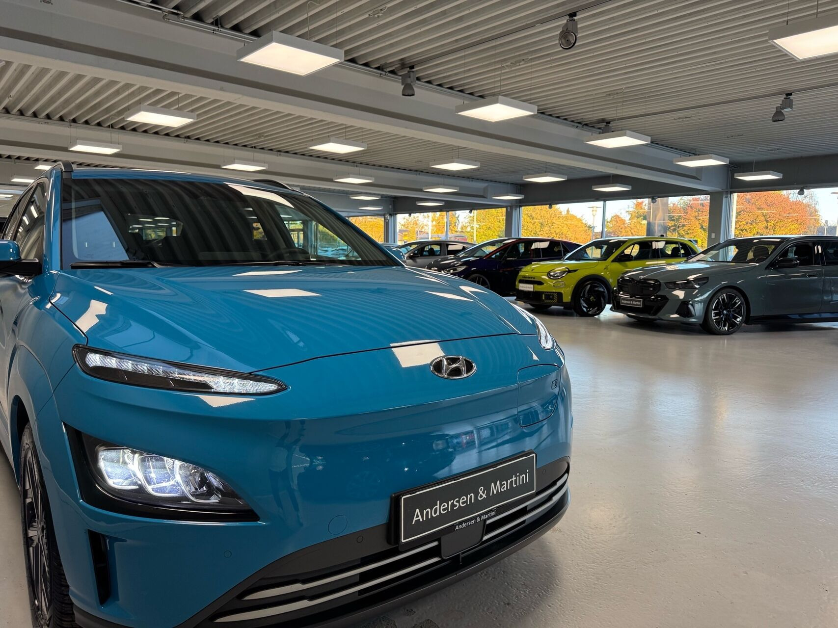 Blå Hyundai Kona fra 2023
