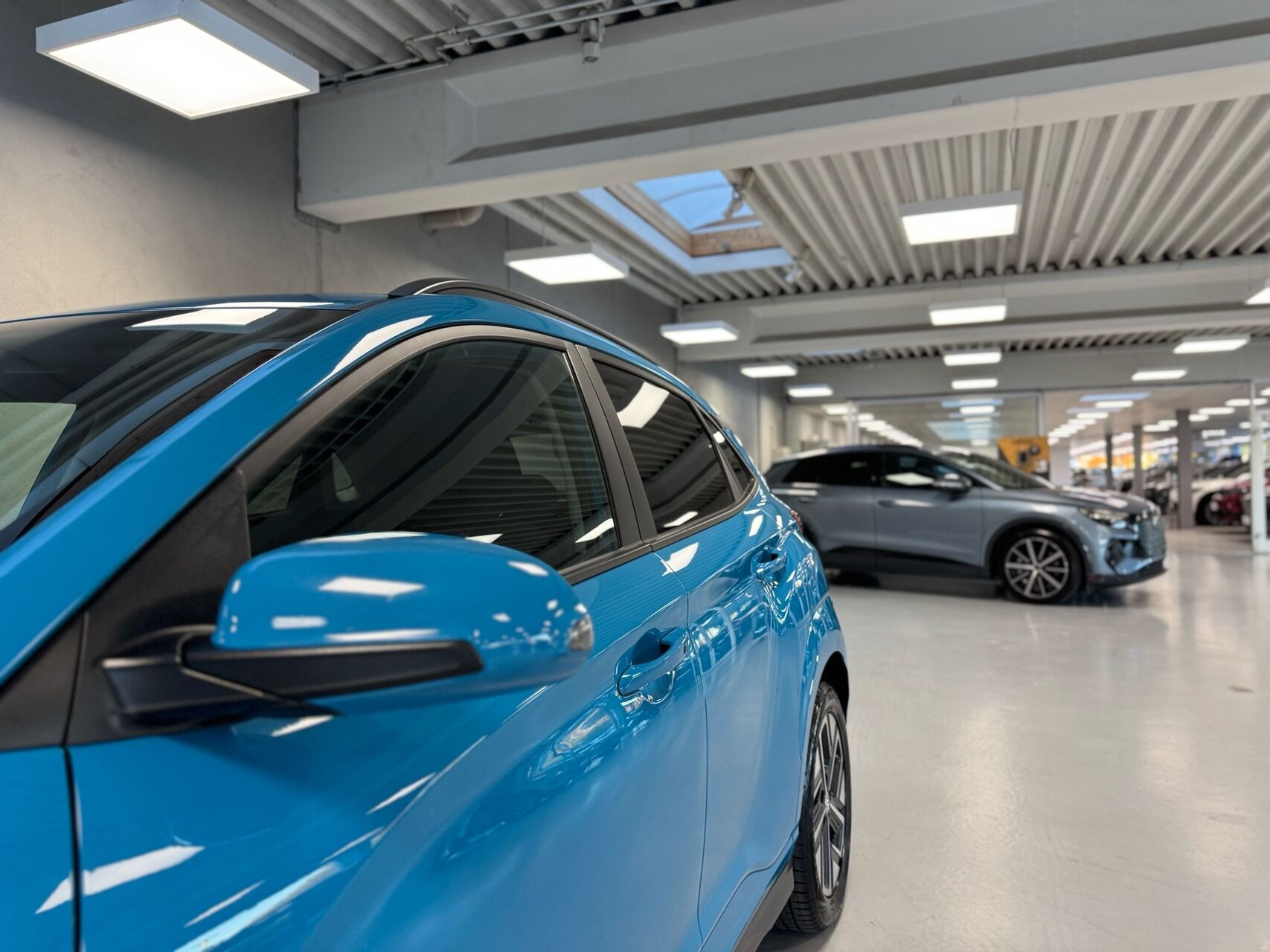 Blå Hyundai Kona fra 2023
