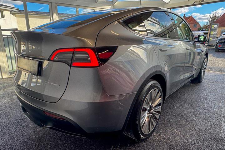 undefined Tesla Model Y fra 2023
