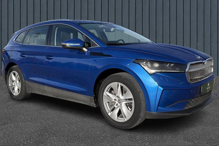 Blå Skoda Enyaq fra 2022
