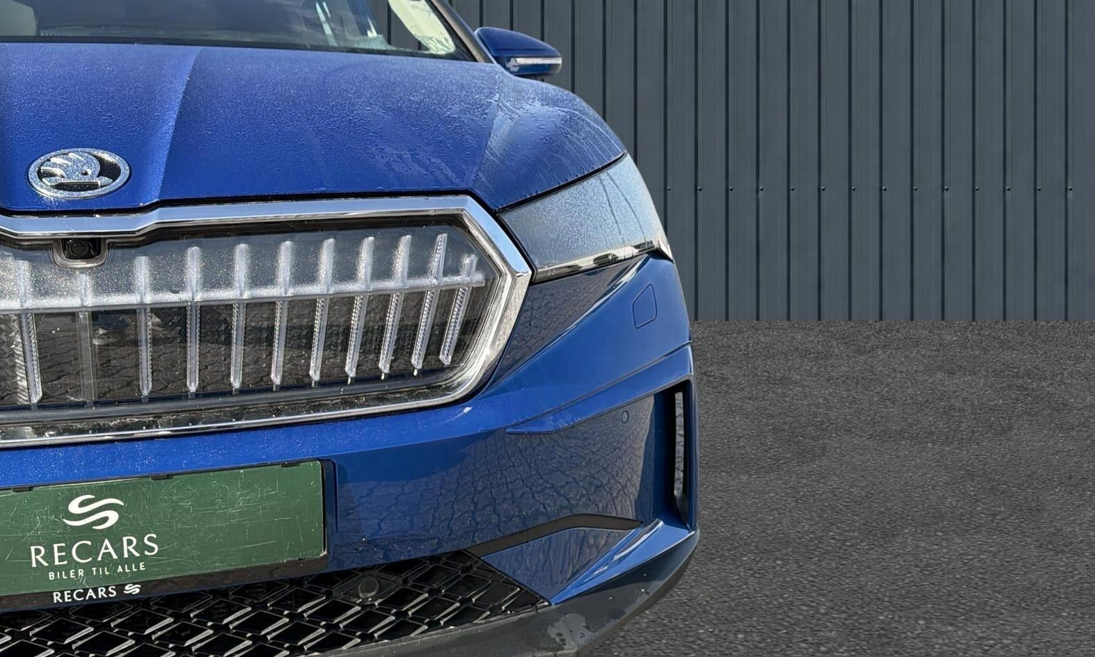 Blå Skoda Enyaq fra 2022