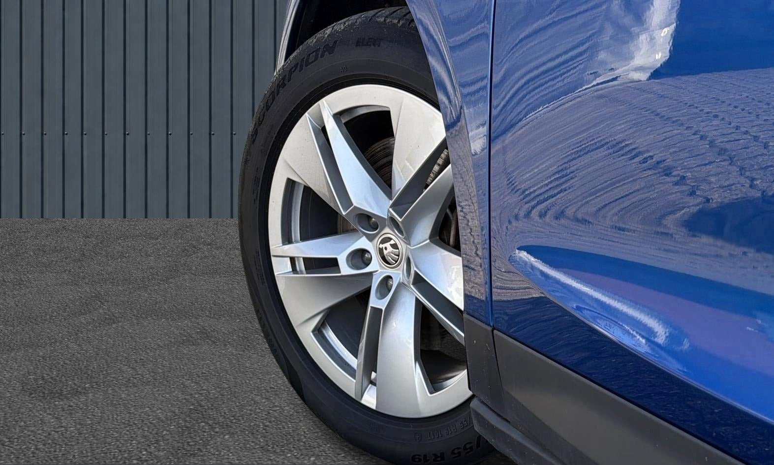 Blå Skoda Enyaq fra 2022