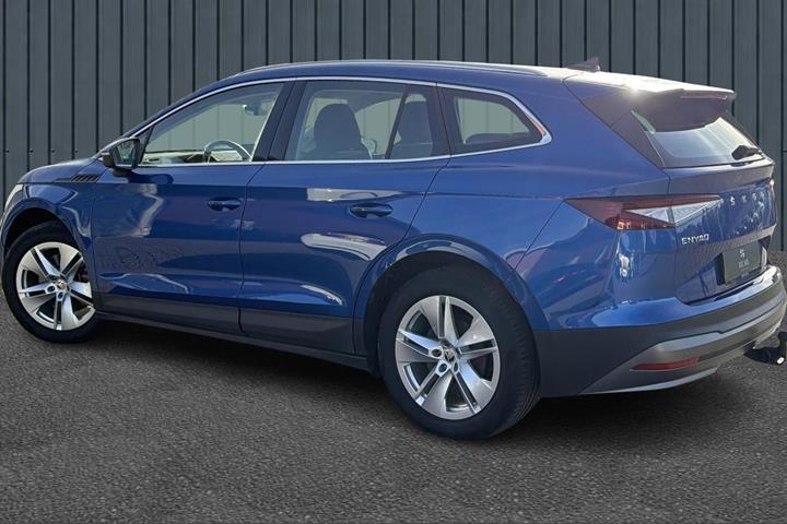 Blå Skoda Enyaq fra 2022
