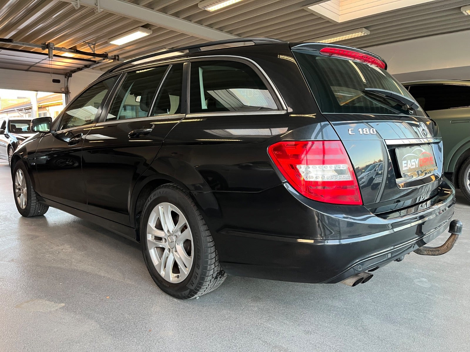 Sort Mercedes C180 fra 2011