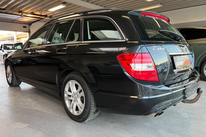 Sort Mercedes C180 fra 2011