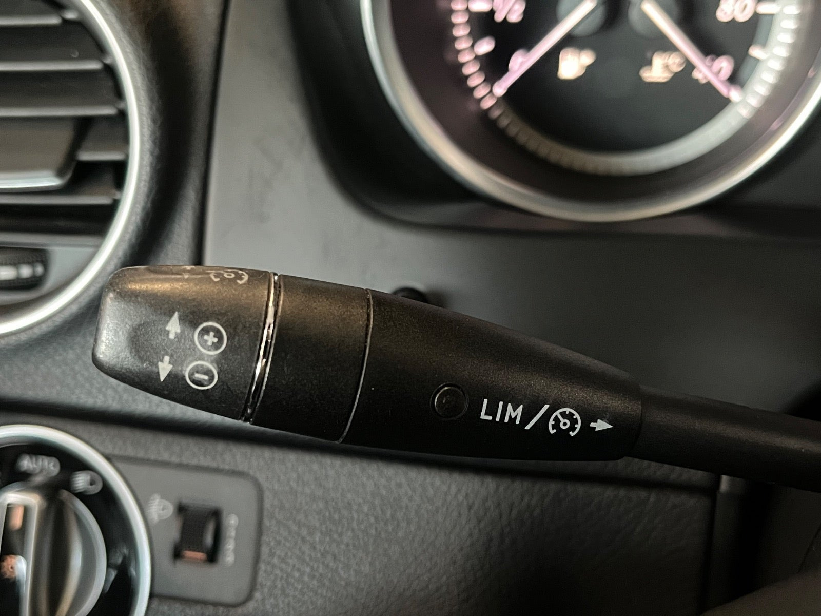 Sort Mercedes C180 fra 2011