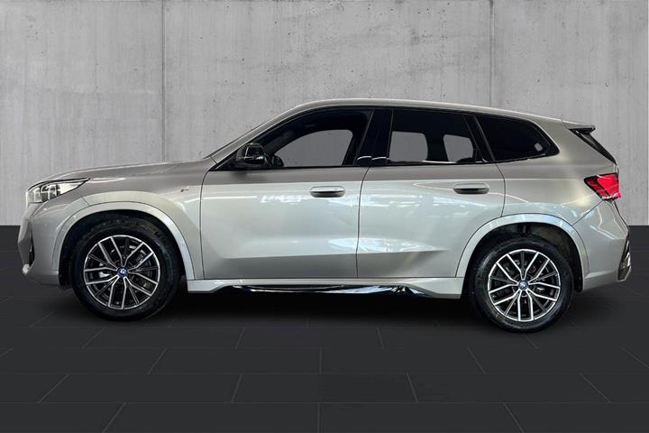 Sølv BMW iX1 fra 2024