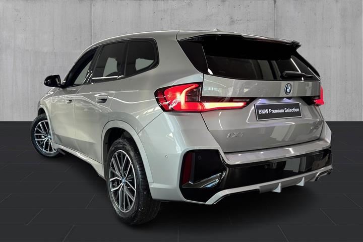 Sølv BMW iX1 fra 2024