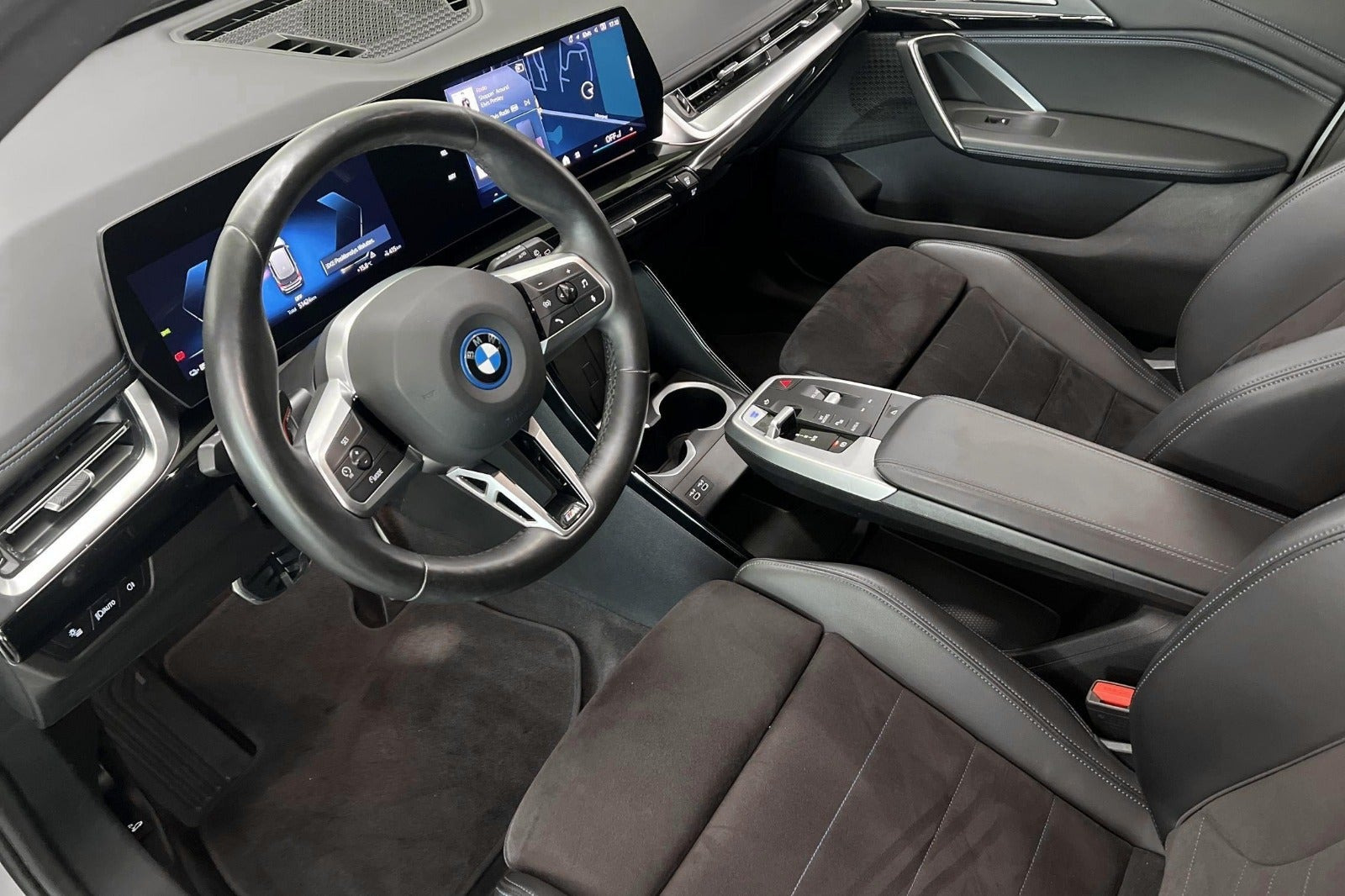 Sølv BMW iX1 fra 2024