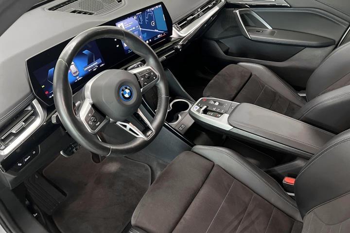 Sølv BMW iX1 fra 2024