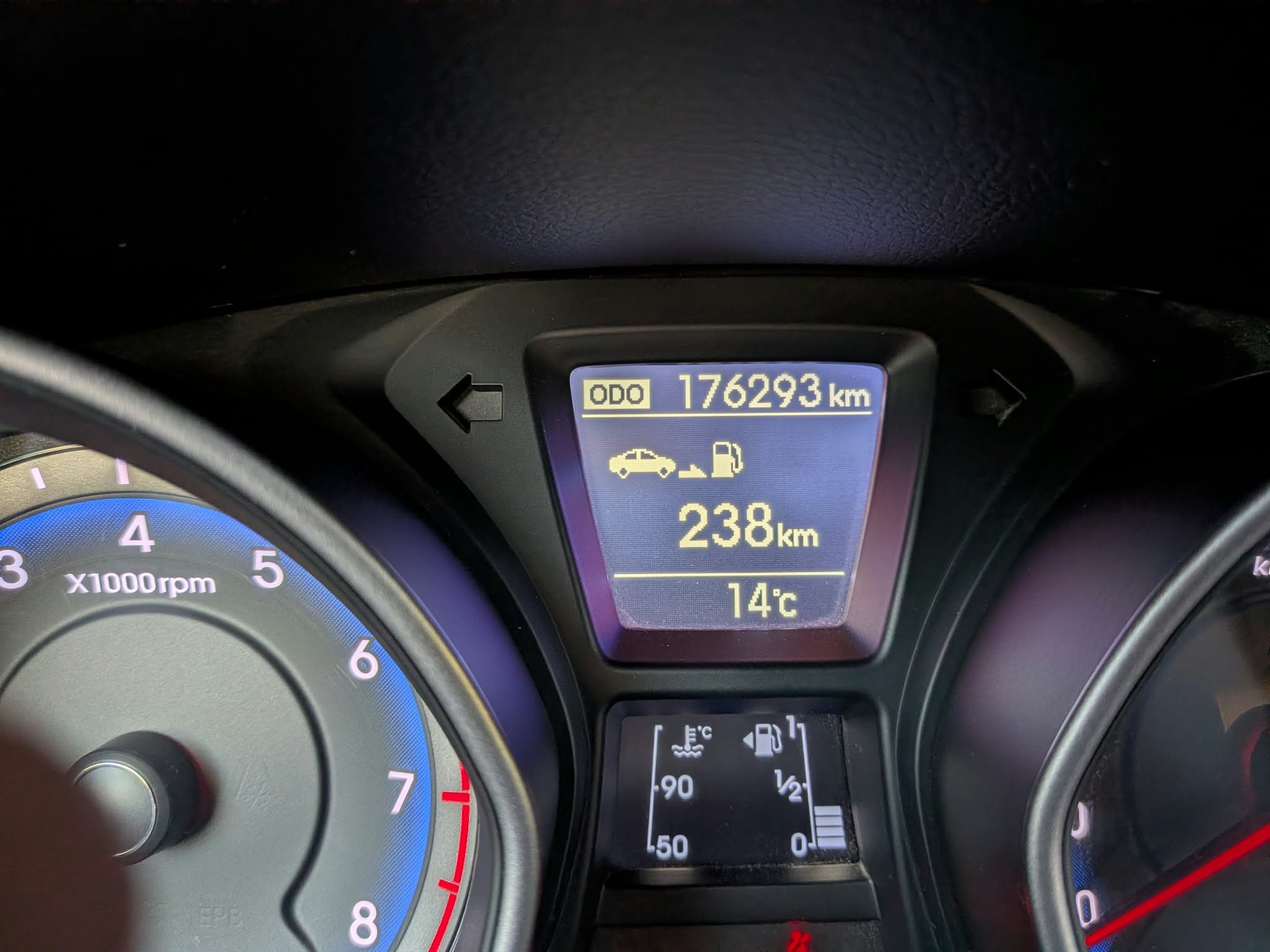 Grå Hyundai i30 fra 2014