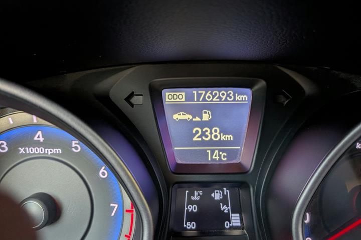 Grå Hyundai i30 fra 2014