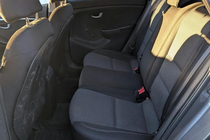 Grå Hyundai i30 fra 2014