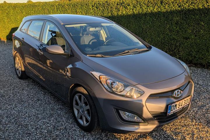 Grå Hyundai i30 fra 2014