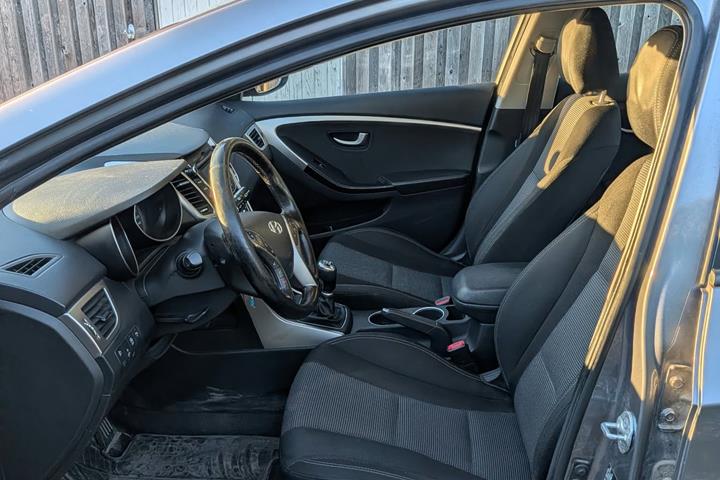 Grå Hyundai i30 fra 2014