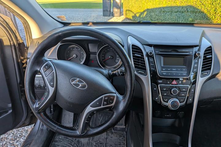 Grå Hyundai i30 fra 2014