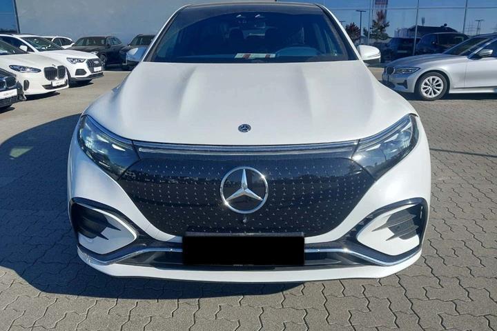 Hvid Mercedes EQS500 fra 2024