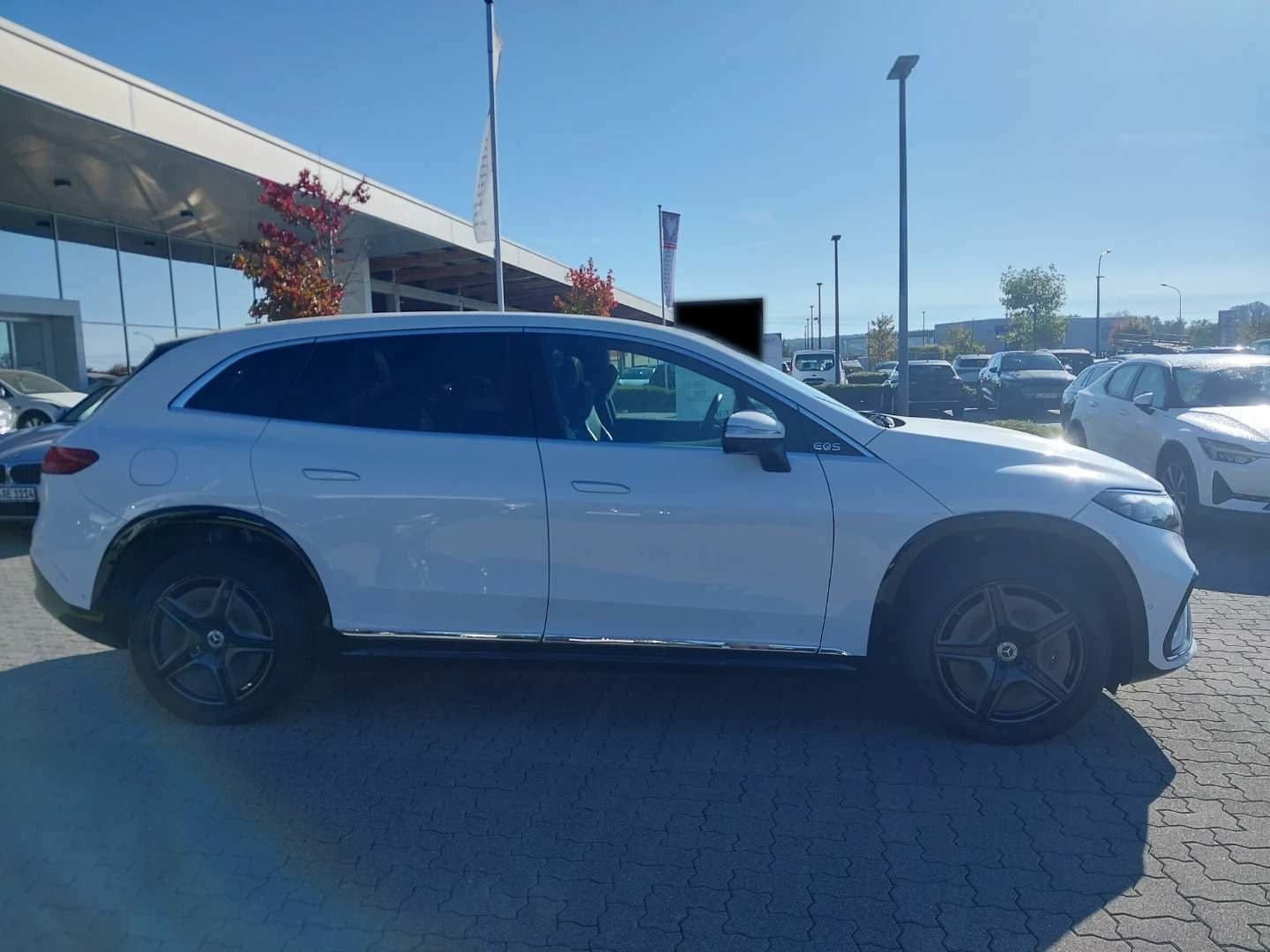 Hvid Mercedes EQS500 fra 2024