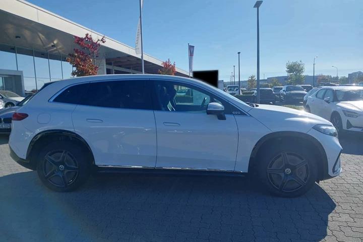 Hvid Mercedes EQS500 fra 2024