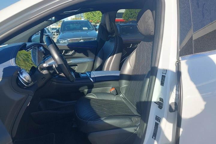 Hvid Mercedes EQS500 fra 2024