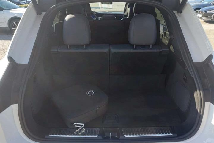 Hvid Mercedes EQS500 fra 2024
