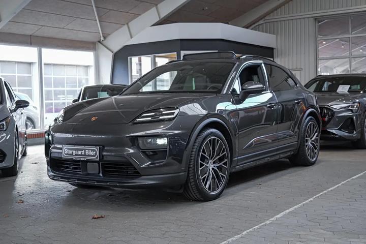 Grå Porsche Macan 4 fra 2025