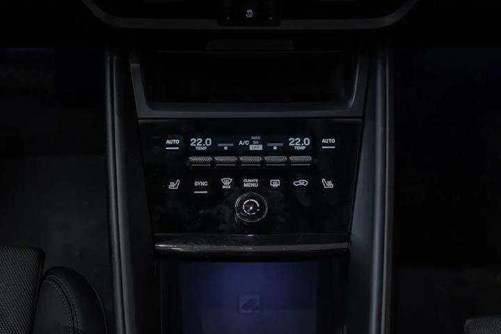 Grå Porsche Macan 4 fra 2025