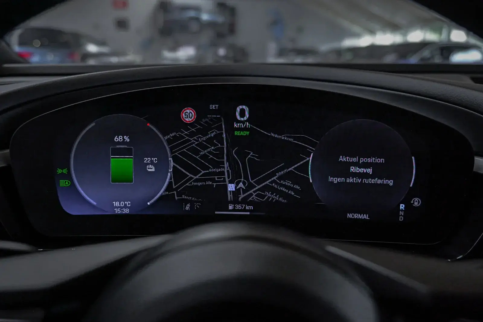 Grå Porsche Macan 4 fra 2025