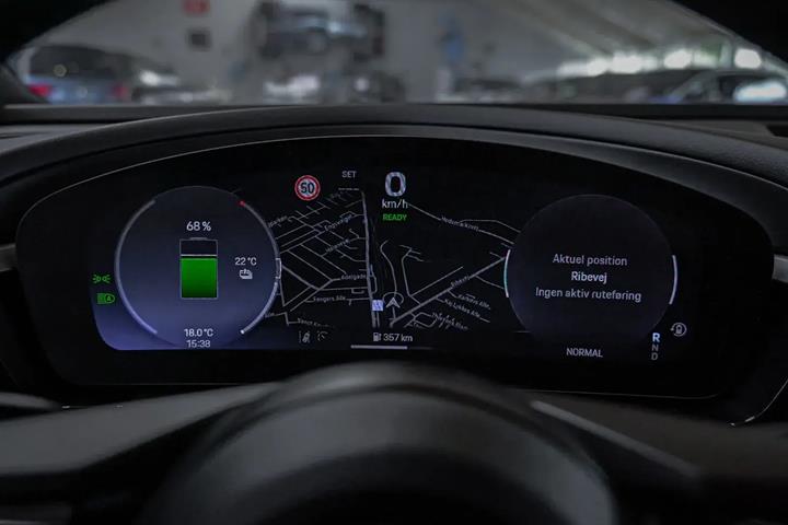 Grå Porsche Macan 4 fra 2025